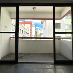 Apartamento com 61m², 2 dormitórios, 1 suíte, 1 vaga no Plaza Mayor em Torres para Comprar