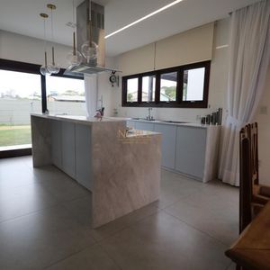 Casa de Condomínio com 301m², 4 dormitórios, 4 suítes, 2 vagas no Reserva das Águas em Torres para Comprar