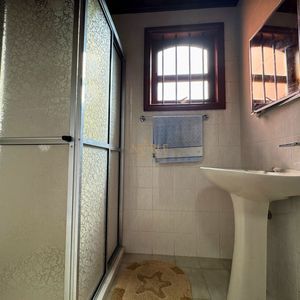 Casa com 220m², 4 dormitórios, 4 suítes, 2 vagas no bairro Igra Norte em Torres para Comprar