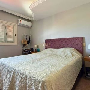 Casa com 209m², 3 dormitórios, 1 suíte, 2 vagas no bairro Igra em Torres para Comprar