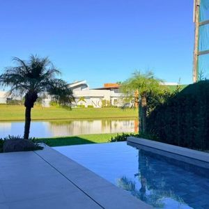 Casa de Condomínio com 264m², 4 dormitórios, 4 suítes, 2 vagas no Reserva das Águas em Torres para Comprar