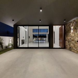 Casa com 288m², 4 dormitórios, 4 suítes, 4 vagas no bairro Bella Torres em Passo de Torres para Comprar