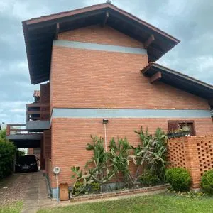 Casa com 247m², 5 dormitórios, 3 suítes, 3 vagas no bairro Praia Grande em Torres para Comprar