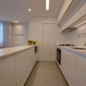 Apartamento com 90m², 2 dormitórios, 2 suítes, 2 vagas no Maui Residencial em Torres para Comprar