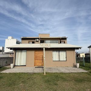 Casa com 159m², 4 dormitórios, 1 suíte no bairro Centro em Passo de Torres para Comprar