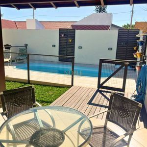 Casa com 240m², 4 dormitórios, 2 suítes, 2 vagas no bairro Praia Paraíso em Torres para Comprar