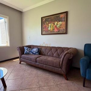 Casa com 209m², 3 dormitórios, 1 suíte, 2 vagas no bairro Igra em Torres para Comprar