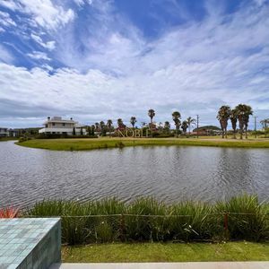 Casa de Condomínio com 348m², 4 dormitórios, 3 suítes, 2 vagas no Condomínio Ilhas Park em Torres para Comprar