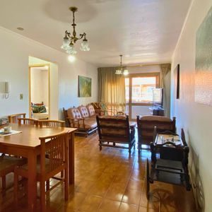 Apartamento com 82m², 2 dormitórios, 1 vaga no Edifício Dona Emília em Torres para Comprar