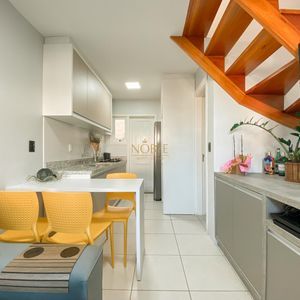 Sobrado com 54m², 2 dormitórios, 1 vaga no Residencial Bela Vista em Torres para Comprar