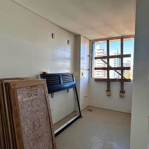 Apartamento com 53m², 1 dormitório, 1 suíte, 1 vaga no Punta Del Sole em Torres para Comprar