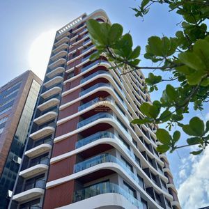 Apartamento com 91m², 2 dormitórios, 2 suítes, 2 vagas no Toronto em Torres para Comprar