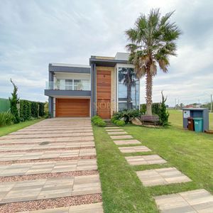 Casa de Condomínio com 330m², 3 dormitórios, 3 suítes, 2 vagas no Reserva das Águas em Torres para Comprar