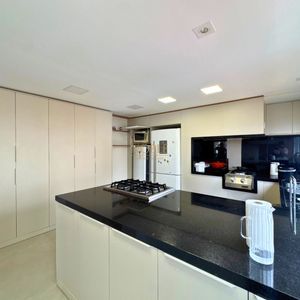 Apartamento com 161m², 4 dormitórios, 4 suítes, 2 vagas no Mare Blu em Torres para Comprar