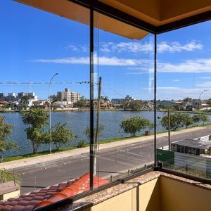 Casa com 300m², 3 dormitórios, 3 suítes, 4 vagas no bairro Centro em Torres para Comprar