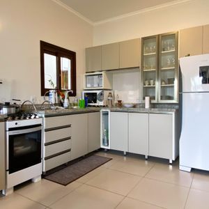 Casa com 100m², 2 dormitórios, 1 suíte, 2 vagas no bairro Bella Torres em Passo de Torres para Comprar