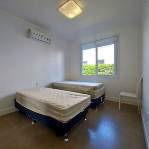 Casa com 210m², 3 dormitórios, 3 suítes, 2 vagas no Ocean Side em Torres para Comprar