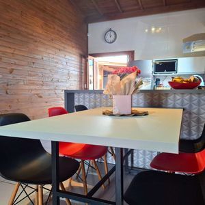 Casa com 102m², 2 dormitórios, 1 suíte, 2 vagas no bairro Igra Sul em Torres para Comprar