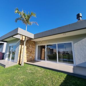 Casa de Condomínio com 206m², 3 dormitórios, 1 suíte, 2 vagas no Reserva das Águas em Torres para Comprar