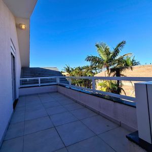 Casa, 5 dormitórios, 1 suíte, 3 vagas no bairro Praia Paraíso em Torres para Comprar