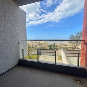 Casa com 272m², 3 dormitórios, 3 suítes, 4 vagas no bairro Itapeva em Torres para Comprar