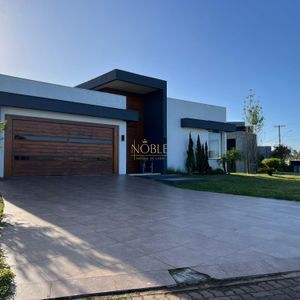 Casa de Condomínio com 260m², 3 dormitórios, 3 suítes, 4 vagas no Reserva das Águas em Torres para Comprar
