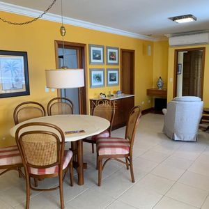 Apartamento com 180m², 3 dormitórios, 1 suíte, 2 vagas no Debret em Torres para Comprar