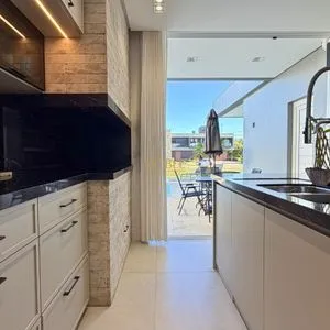 Casa de Condomínio com 206m², 4 dormitórios, 4 suítes, 2 vagas no Reserva das Águas em Torres para Comprar