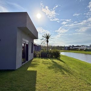 Casa de Condomínio com 237m², 4 dormitórios, 4 suítes, 2 vagas no Reserva das Águas em Torres para Comprar