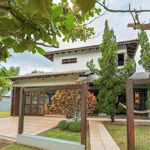 Casa, 4 dormitórios, 1 suíte, 2 vagas no bairro Itapeva Norte em Torres para Comprar