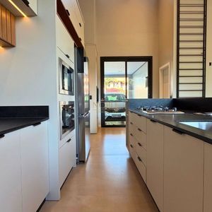 Casa com 180m², 3 dormitórios, 1 suíte, 2 vagas no bairro Praia da Cal em Torres para Comprar