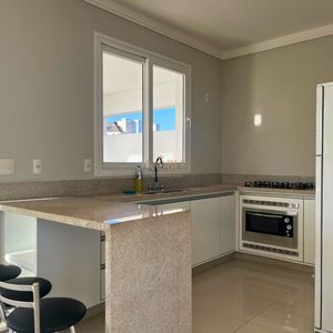 Casa de Condomínio com 320m², 4 dormitórios, 4 suítes, 4 vagas no Ocean Side em Torres para Comprar