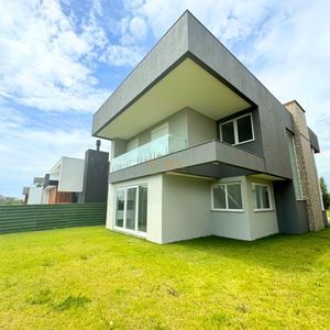 Casa de Condomínio com 306m², 4 dormitórios, 4 suítes, 4 vagas no Reserva das Águas em Torres para Comprar