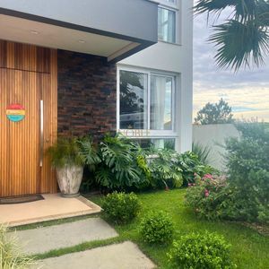 Casa com 180m², 3 dormitórios, 1 suíte, 4 vagas no bairro Novo Passo em Passo de Torres para Comprar