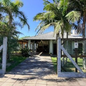 Casa com 156m², 3 dormitórios, 1 suíte, 4 vagas no bairro Praia Itapeva em Torres para Comprar