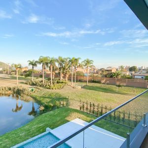 Casa de Condomínio com 375m², 4 dormitórios, 4 suítes, 2 vagas no Condomínio Ilhas Park em Torres para Comprar