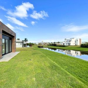 Casa de Condomínio com 192m², 3 dormitórios, 3 suítes, 2 vagas no Reserva das Águas em Torres para Comprar