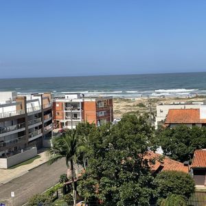 Apartamento com 186m², 3 dormitórios, 1 suíte, 2 vagas no Debret em Torres para Comprar
