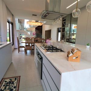 Casa de Condomínio com 301m², 4 dormitórios, 4 suítes, 2 vagas no Reserva das Águas em Torres para Comprar