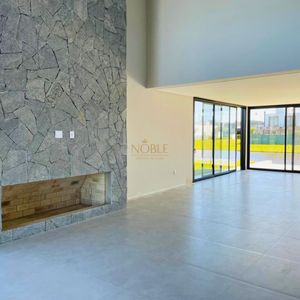 Casa de Condomínio com 390m², 4 dormitórios, 4 suítes, 2 vagas no Reserva das Águas em Torres para Comprar