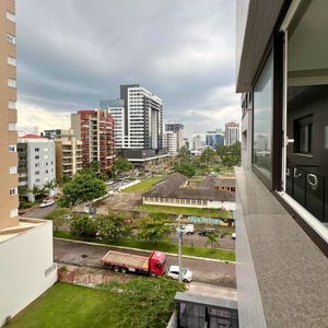 Apartamento com 77m², 2 dormitórios, 1 suíte, 2 vagas no Maui Residencial em Torres para Comprar