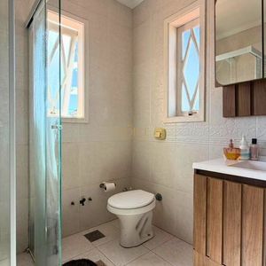 Casa com 209m², 3 dormitórios, 1 suíte, 2 vagas no bairro Igra em Torres para Comprar