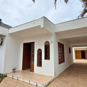 Casa com 130m², 4 dormitórios, 4 vagas no bairro Getúlio Vargas em Torres para Comprar