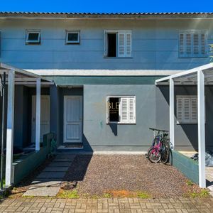 Sobrado com 54m², 3 dormitórios, 1 vaga no Residencial Bela Vista em Torres para Comprar