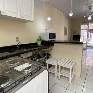 Casa, 1 dormitório, 1 vaga no residencial dona alvina em Torres para Comprar