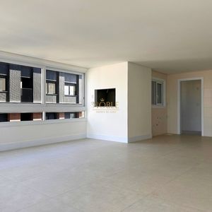 Apartamento com 130m², 3 dormitórios, 1 suíte, 2 vagas no Monterrey em Torres para Comprar