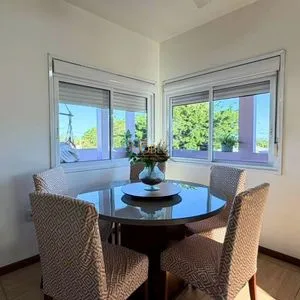 Casa com 172m², 3 dormitórios, 1 suíte, 2 vagas no bairro São Jorge em Torres para Comprar