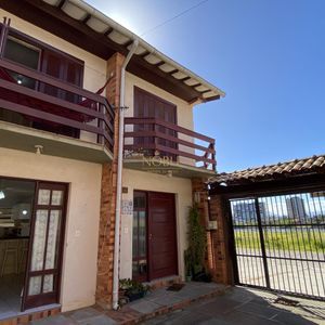 Casa, 1 dormitório, 1 vaga no residencial dona alvina em Torres para Comprar