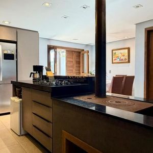 Casa com 228m², 3 dormitórios, 1 suíte, 2 vagas no bairro Stan em Torres para Comprar