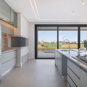 Casa de Condomínio com 360m², 4 dormitórios, 4 suítes, 2 vagas no Condomínio Ilhas Park em Torres para Comprar